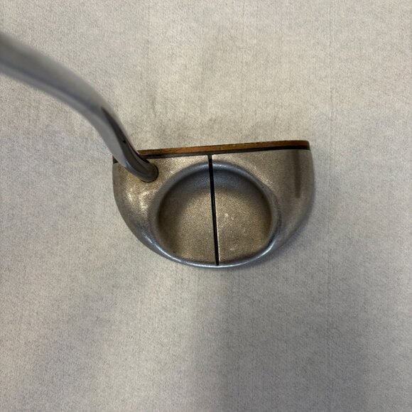 Black Golf Putter - Picture 3 of 4